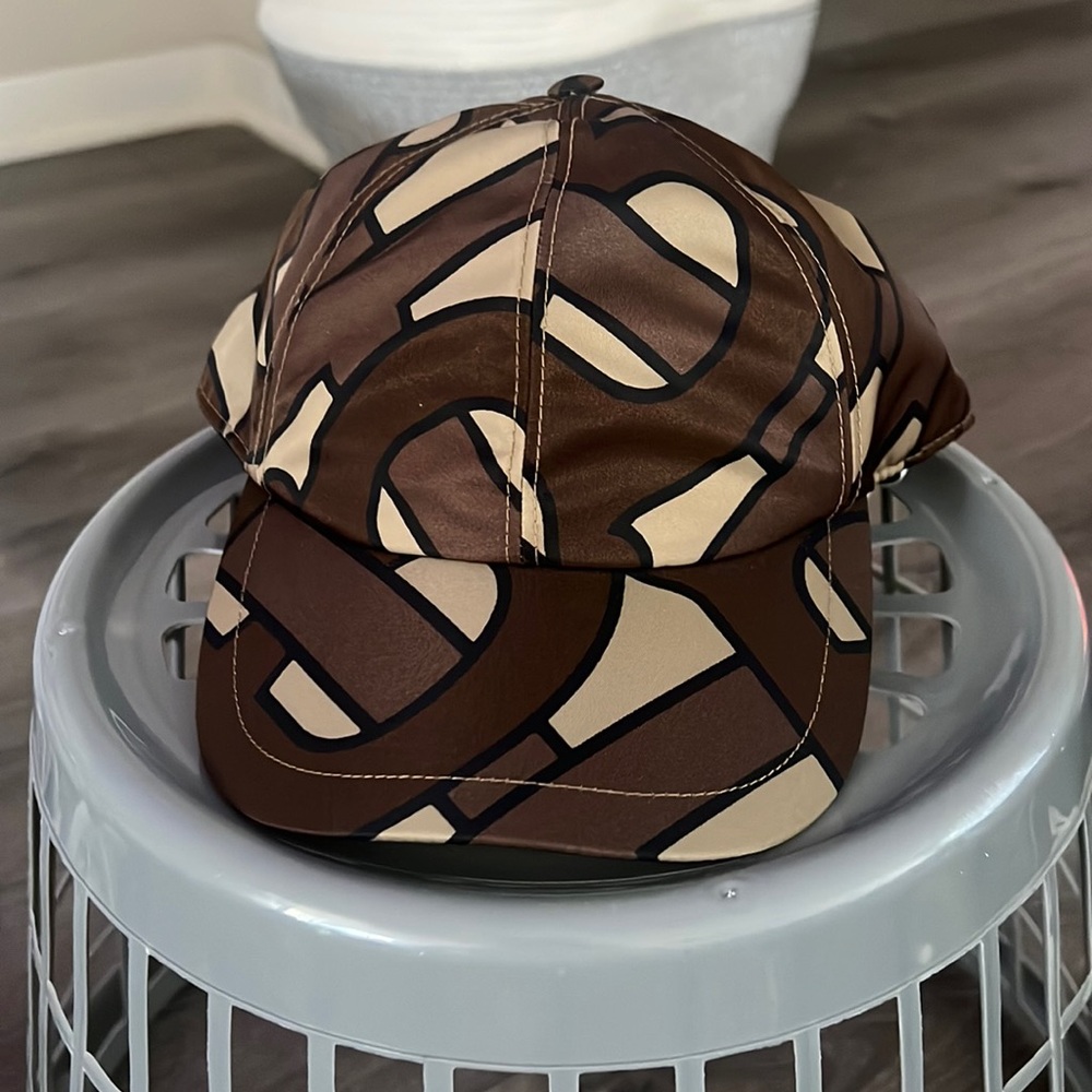 Unisex Burberry SnapBack hat